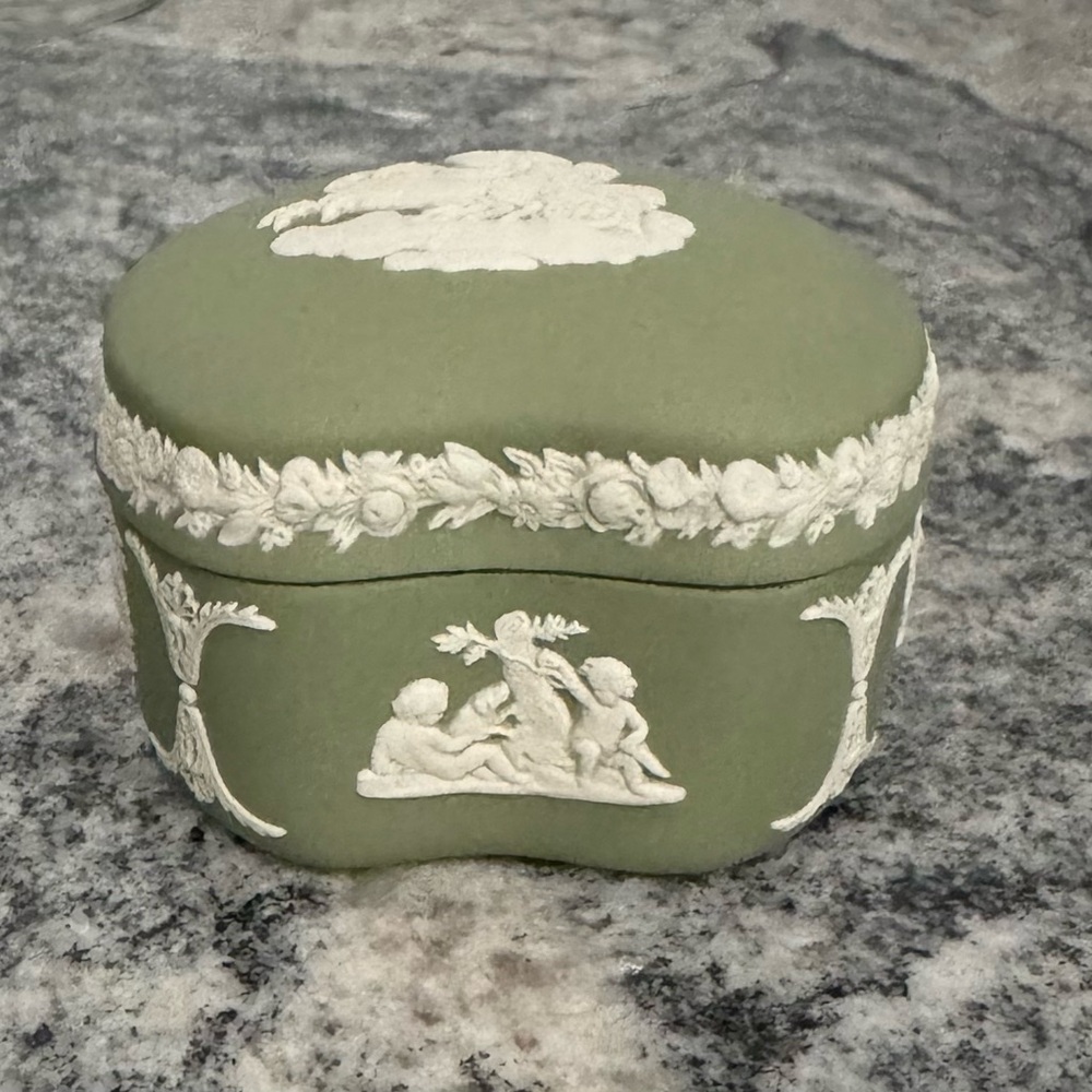 Wedgwood Jasperware sage green heart trinket box with Pegasus
